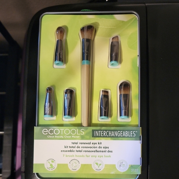 ecotools Other - Ecotools Interchangeables Total Renewal Eye Makeup Brush Kit! 7 Brushes New!
